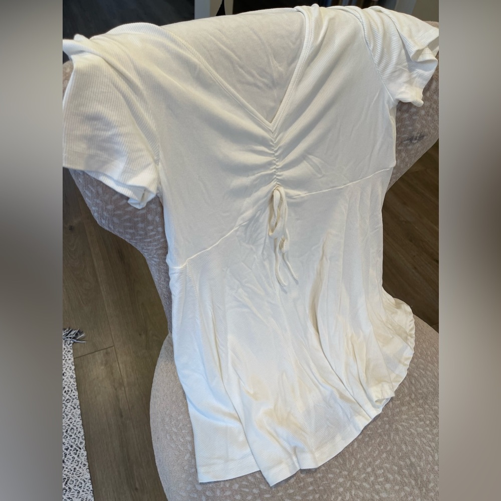 White Plain V-Neck Peplum Short Sleeve Maternity Top Ruched Knot Detail NWOT - M